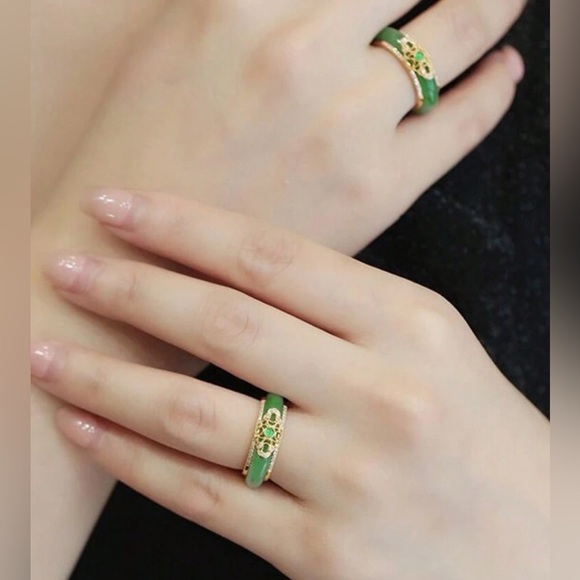 NIB Elegant Green Jade Inlaid Metal & Cubic Zirconia Ring - Picture 4 of 7